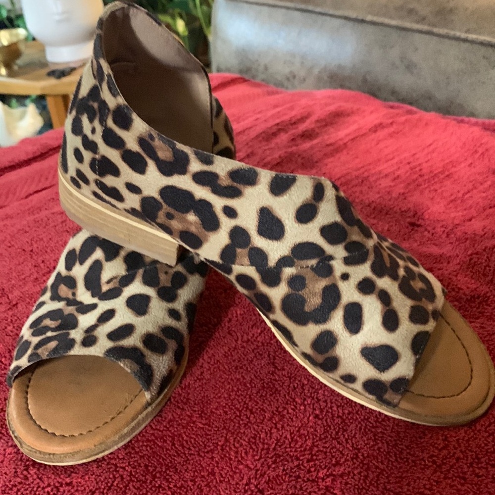 The shoes have been worn. They are very comfortable. The size is 7.5